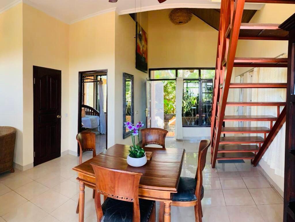Giri'S Villa Jimbaran Ungasan Buitenkant foto